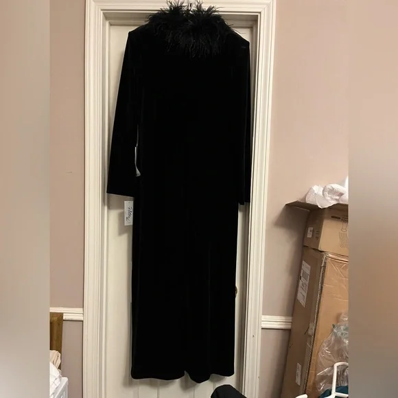 Elegant Black Velvet Cape or Light overcoat. 
Dramatic and Party Ready! - Picture 2 of 4